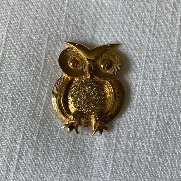 Vintage Jewelry - **LAST CHANCE** VINTAGE✨ Gold Owl Brooch